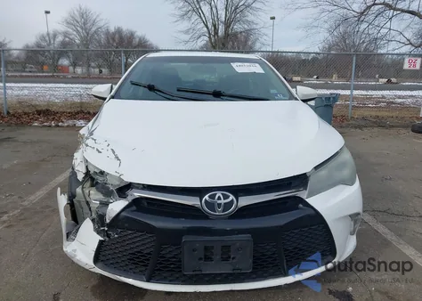 2015 Toyota Camry Se z USA, uszkodzony, nr VIN 4T1BF1FK8FU884983